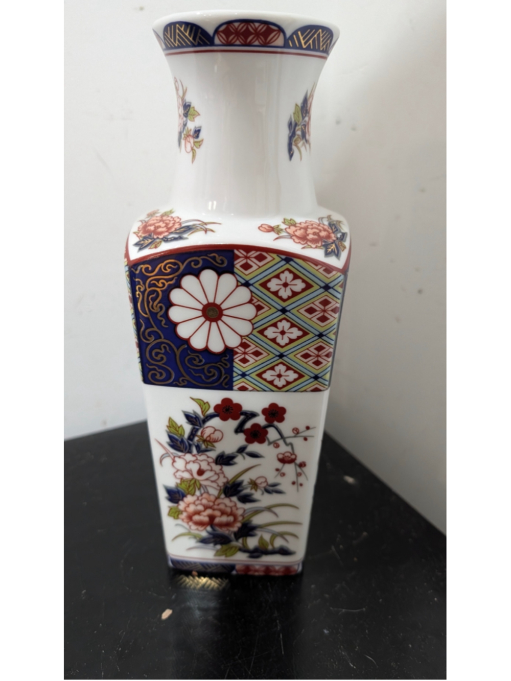 CMC Japanese Porcelain Floral Vase One Size White and Blue - Picture 3 of 6